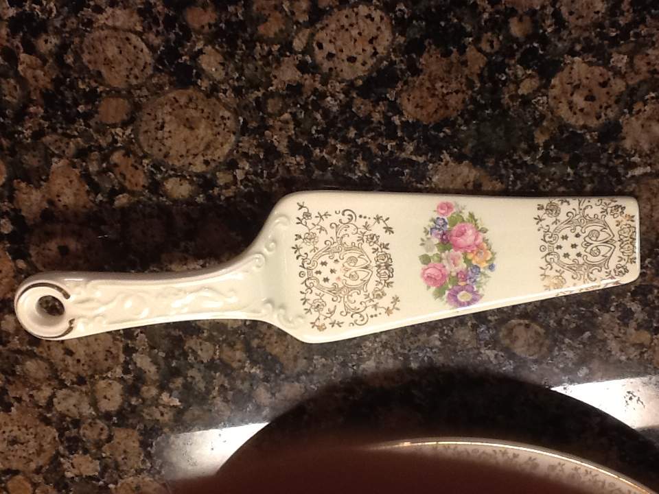 HLC201 Solid Ceramic Pie/Cake Server by Homer Laughlin -1