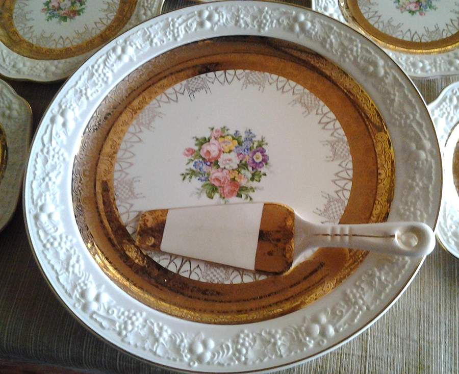 HLC212 Cake Plate by Homer Laughlin -1