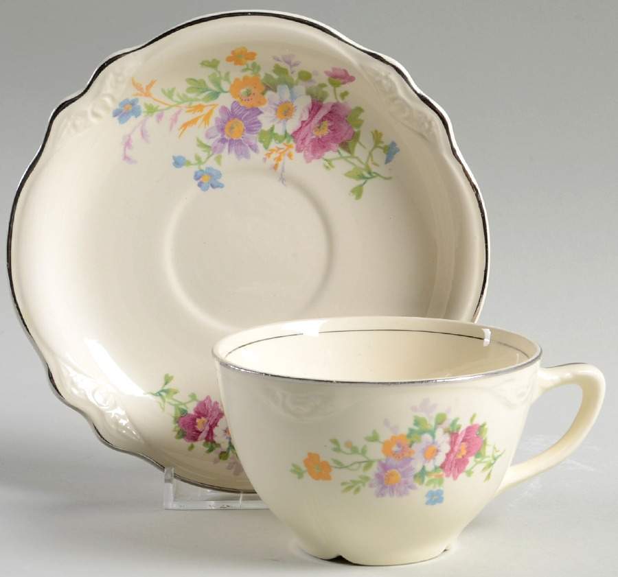 VR266 Flat Cup & Saucer Set by Homer Laughlin -1