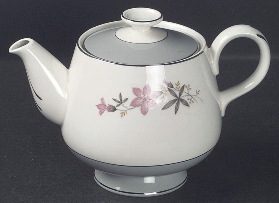 CV30 Teapot & Lid by Homer Laughlin -1
