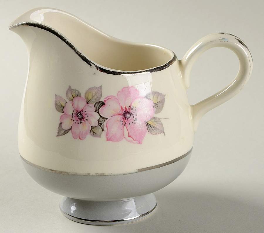 CV17 Creamer by Homer Laughlin -1