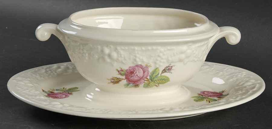 TH1 Gravy Boat with Attached Underplate by Homer Laughlin -1