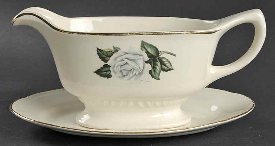 L634 Gravy Boat & Underplate by Homer Laughlin -1