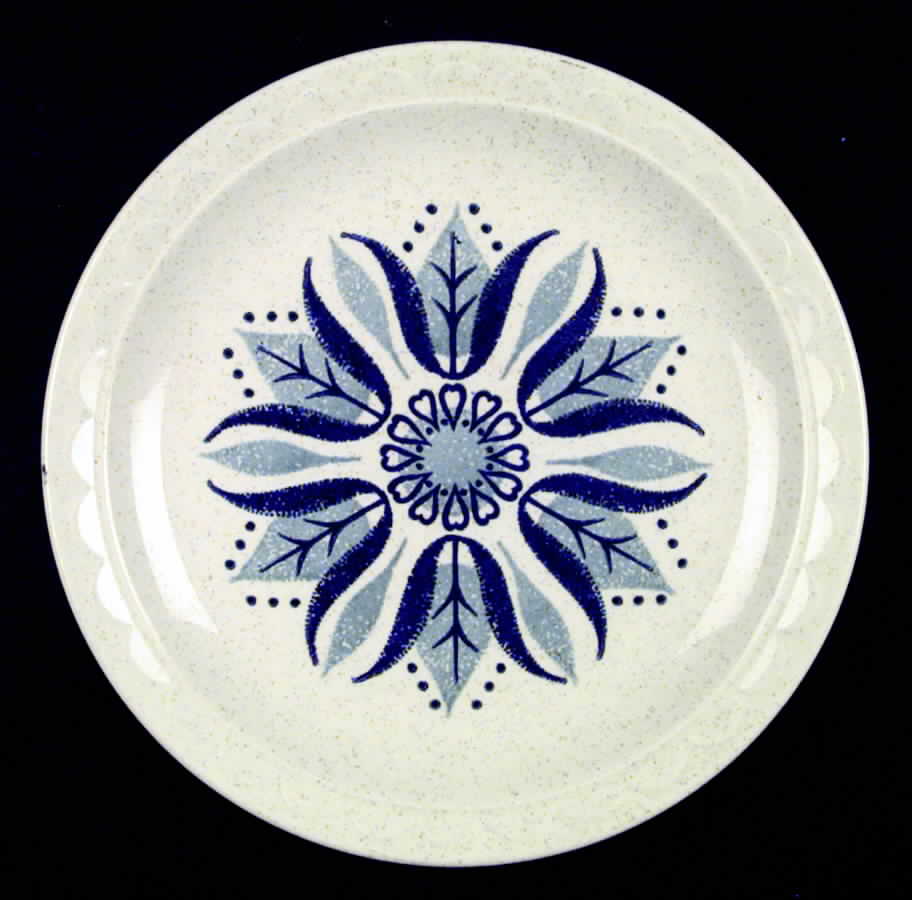 HLC341 Dinner Plate by Homer Laughlin -1