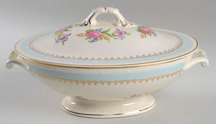 HLC369 Oval Covered Vegetable by Homer Laughlin -1