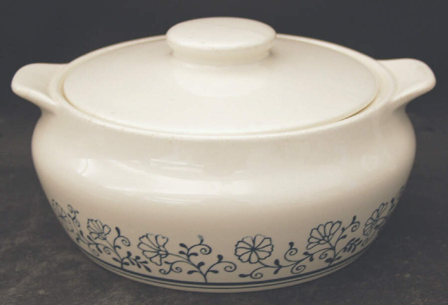 Sturbridge Round Covered Vegetable by Homer Laughlin -1