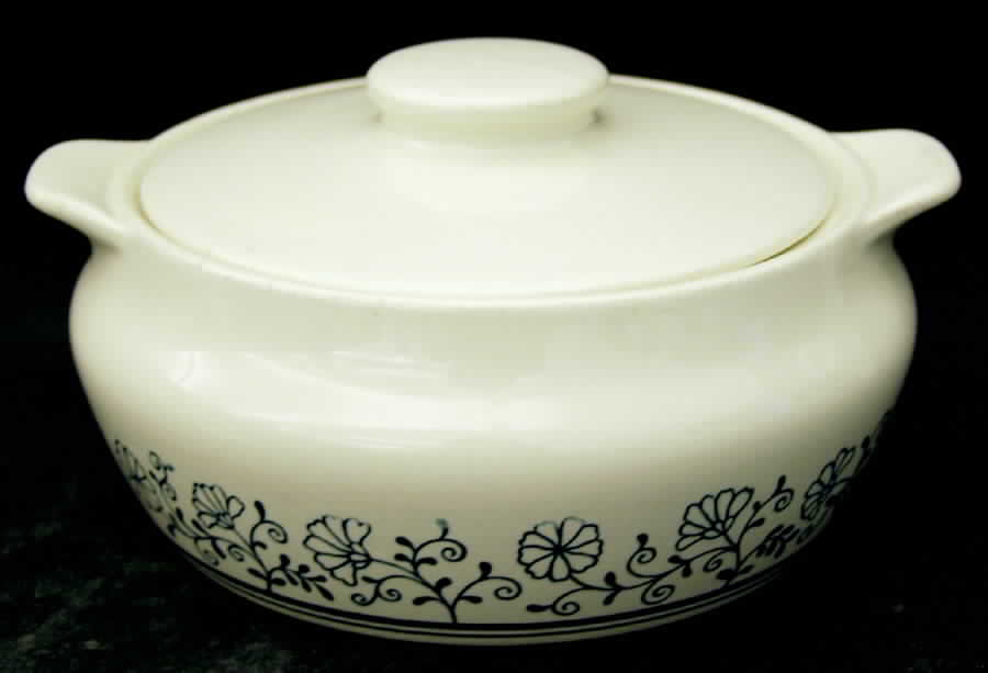 Sturbridge Round Covered Vegetable by Homer Laughlin -1