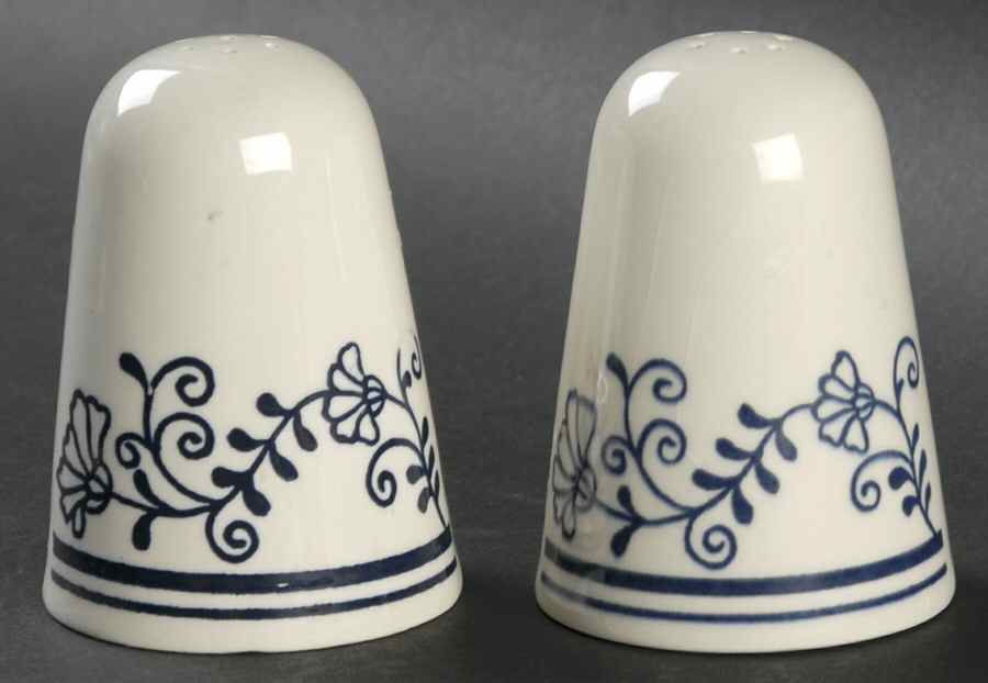 Sturbridge Salt & Pepper Set by Homer Laughlin -1