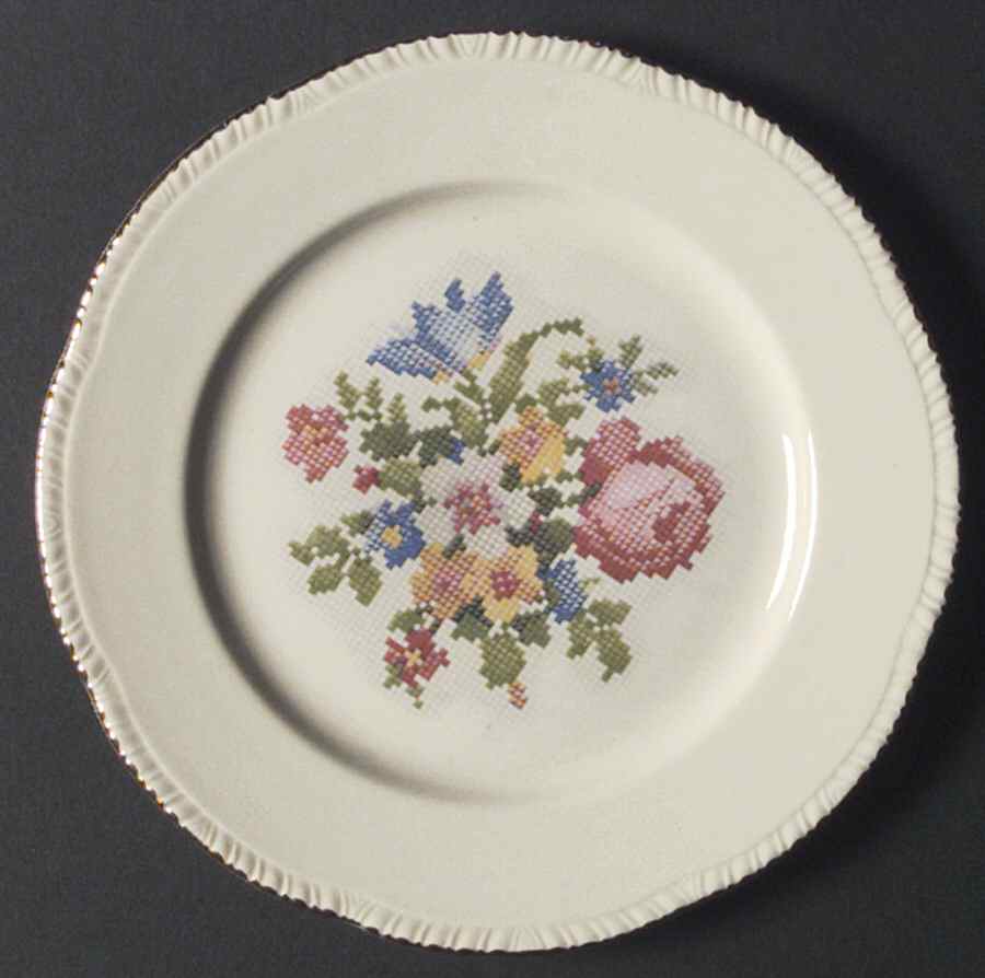 L611 Dinner Plate by Homer Laughlin -1