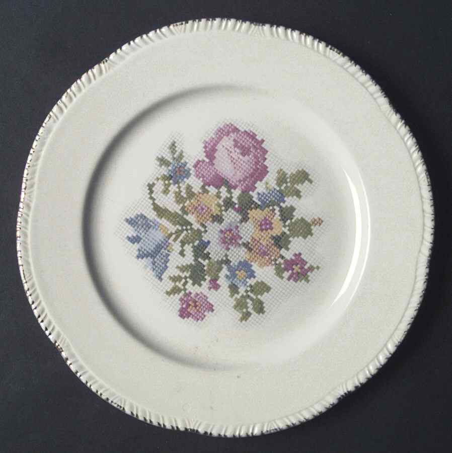 L611 Luncheon Plate by Homer Laughlin -1