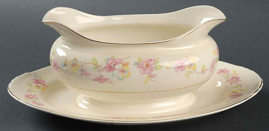 N1575 Gravy Boat with Attached Underplate by Homer Laughlin -1