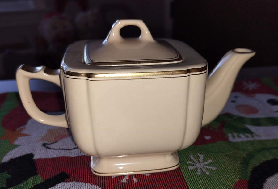 C14 Teapot & Lid by Homer Laughlin -1