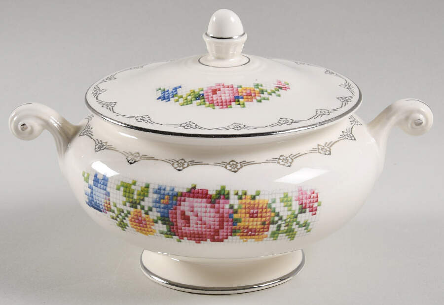 N1458 Sugar Bowl & Lid by Homer Laughlin -1