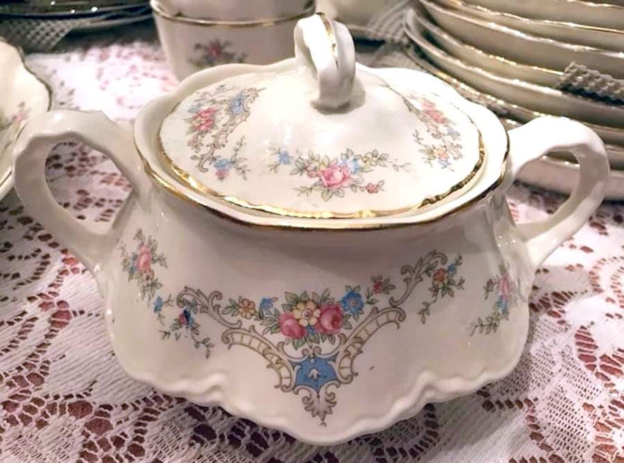 HLC524 Sugar Bowl & Lid by Homer Laughlin -1