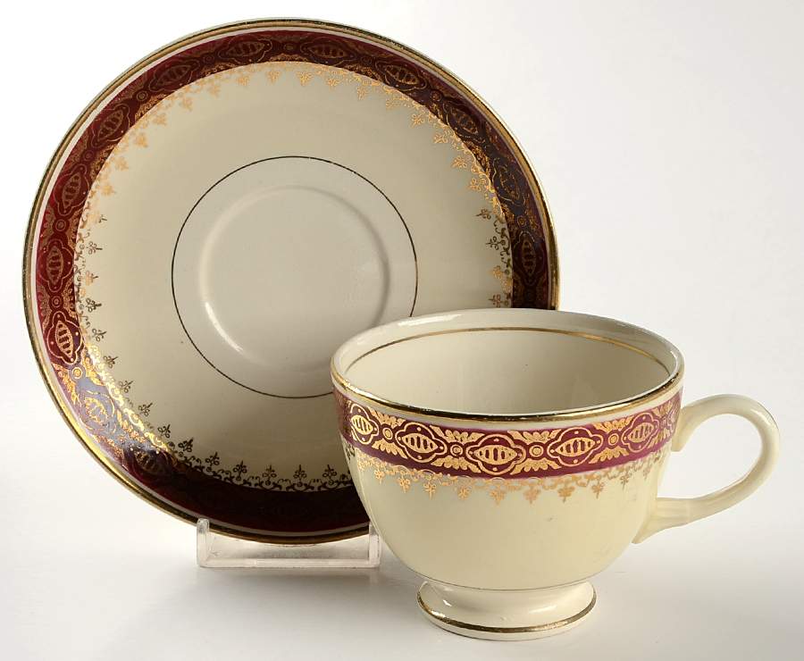 N165 Footed Cup & Saucer Set by Homer Laughlin -1