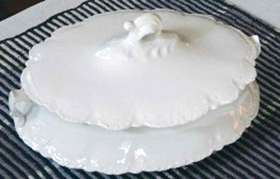 Hudson Oval Covered Vegetable by Homer Laughlin -1