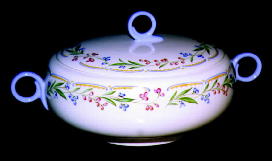 HLC571 Round Covered Vegetable by Homer Laughlin -1