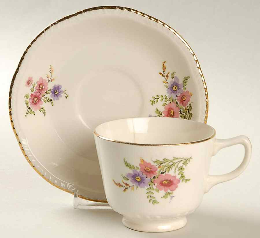 L630 Footed Cup & Saucer Set by Homer Laughlin -1