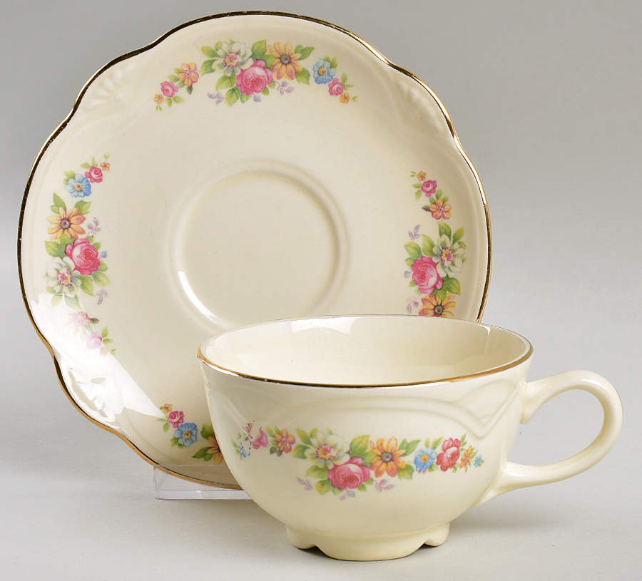 M211 Flat Cup & Saucer Set by Homer Laughlin -1