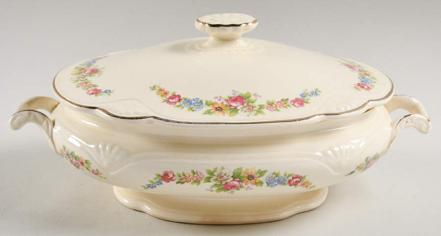 M211 Oval Covered Vegetable by Homer Laughlin -1
