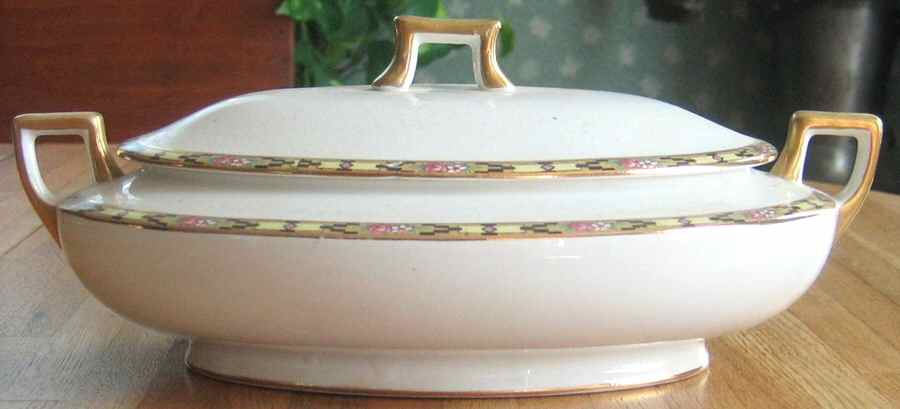 K6415M Oval Covered Vegetable by Homer Laughlin -1