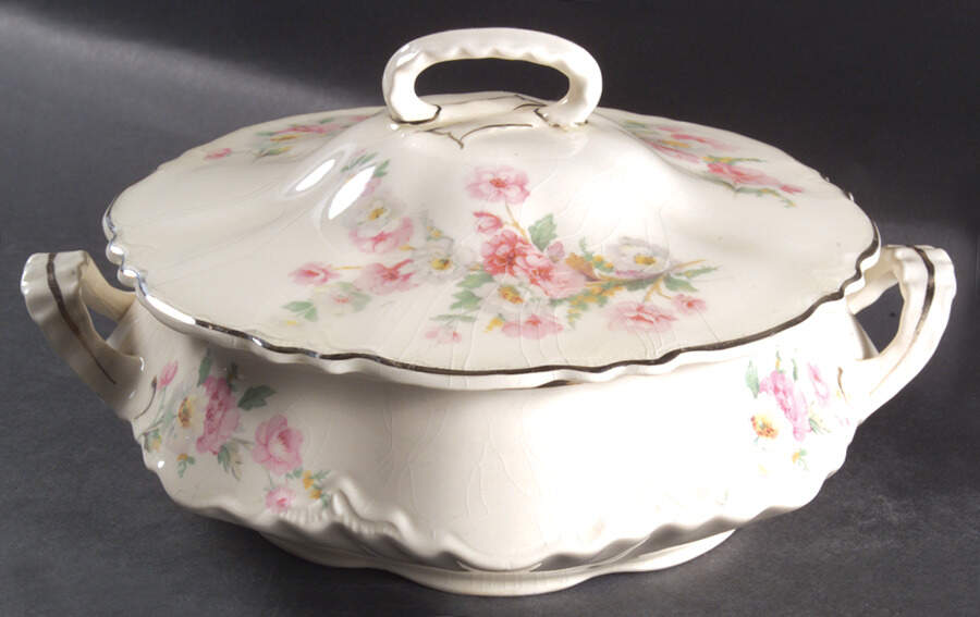 R3543 Round Covered Vegetable by Homer Laughlin -1