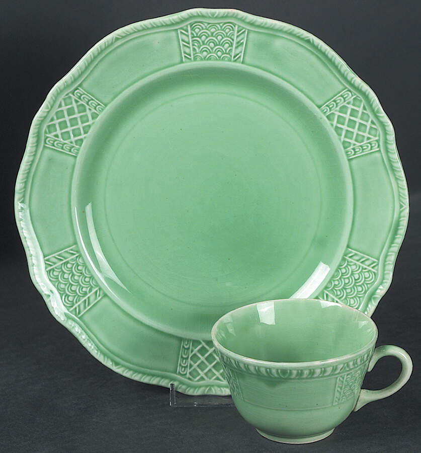HLC674 Dinner Plate by Homer Laughlin -1