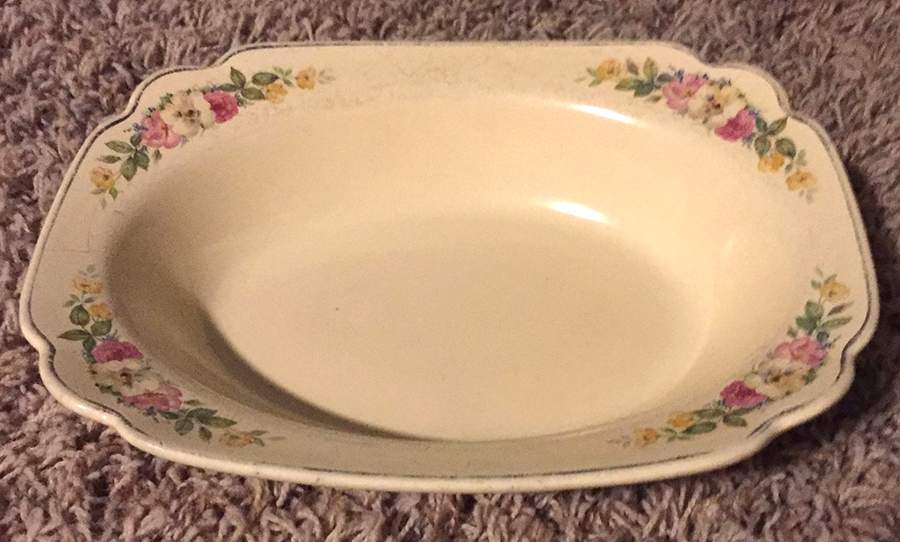 C106 9" Round Vegetable Bowl by Homer Laughlin -1