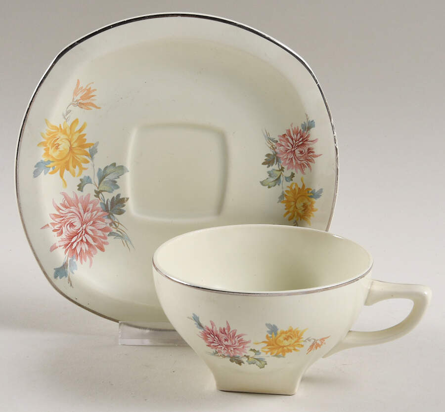 J62 Flat Cup & Saucer Set by Homer Laughlin -1