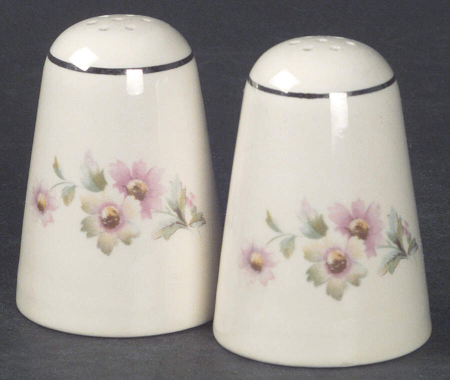 JJ59 Salt & Pepper Set by Homer Laughlin -1