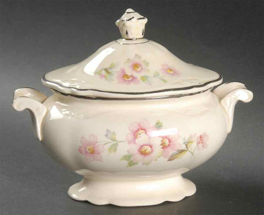 JJ59 Sugar Bowl & Lid by Homer Laughlin -1