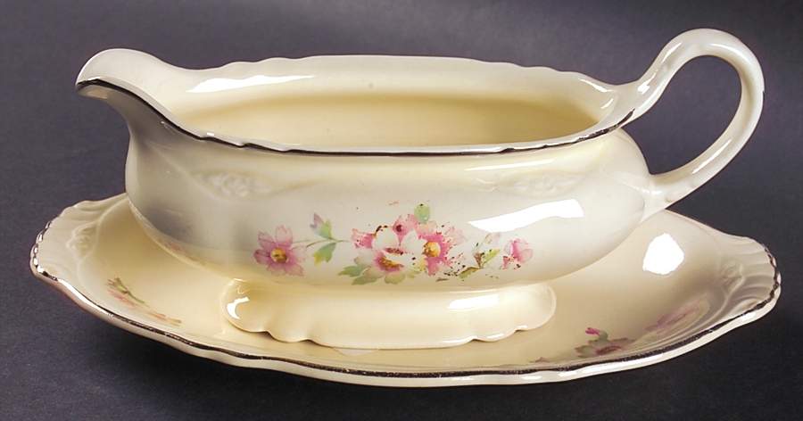 JJ59 Gravy Boat & Underplate/Relish by Homer Laughlin -1