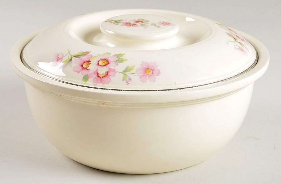 JJ59 1.25 Qt Round Covered Casserole by Homer Laughlin -1