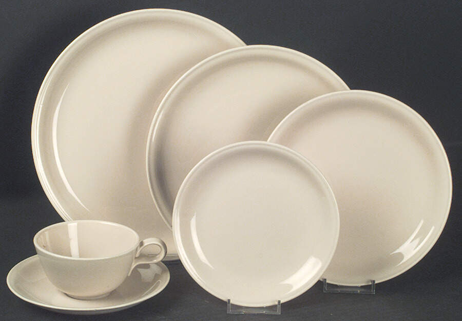 Jubilee Cream Beige Luncheon Plate by Homer Laughlin -1