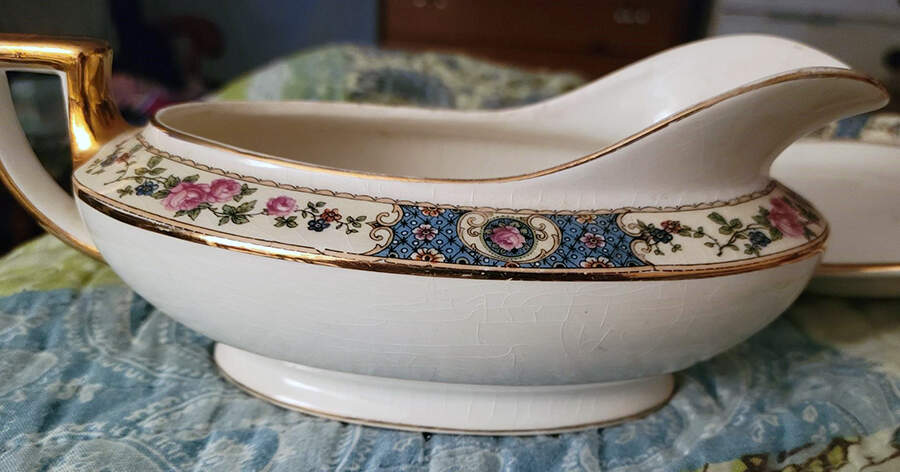 K671-7 Gravy Boat by Homer Laughlin -1