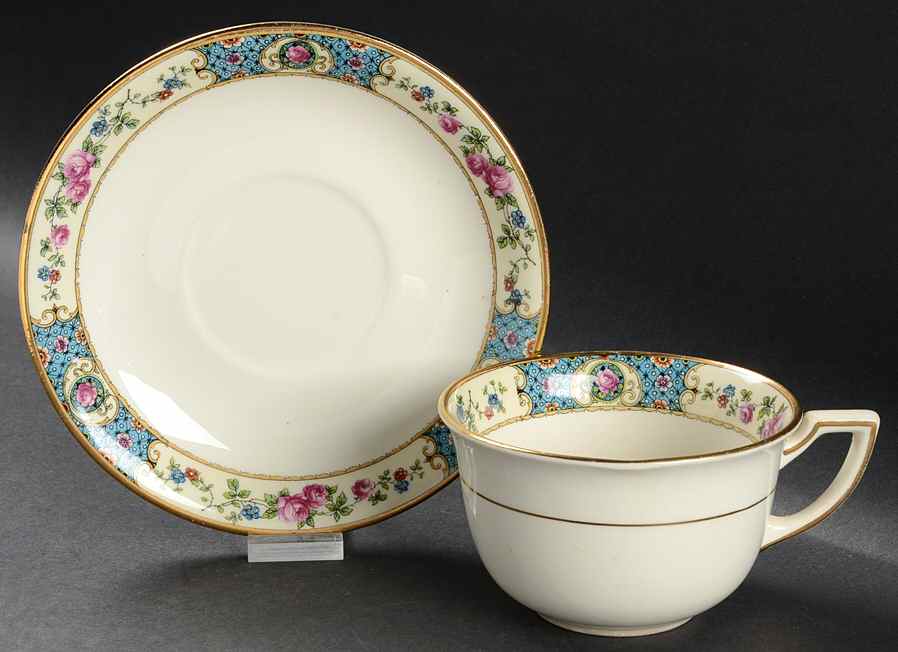 K671-7 Flat Cup & Saucer Set by Homer Laughlin -1