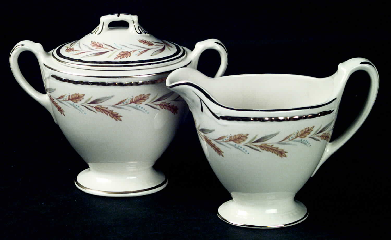 Kingston Sugar Bowl & Lid by Homer Laughlin -1