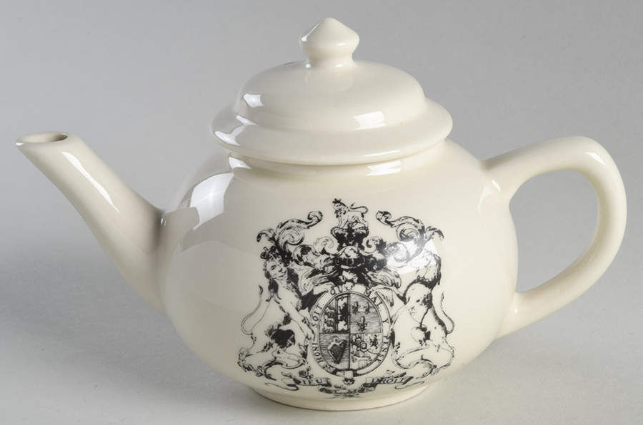 King's Arm Tavern-Williamsburg Mini Teapot & Lid by Homer Laughlin -1