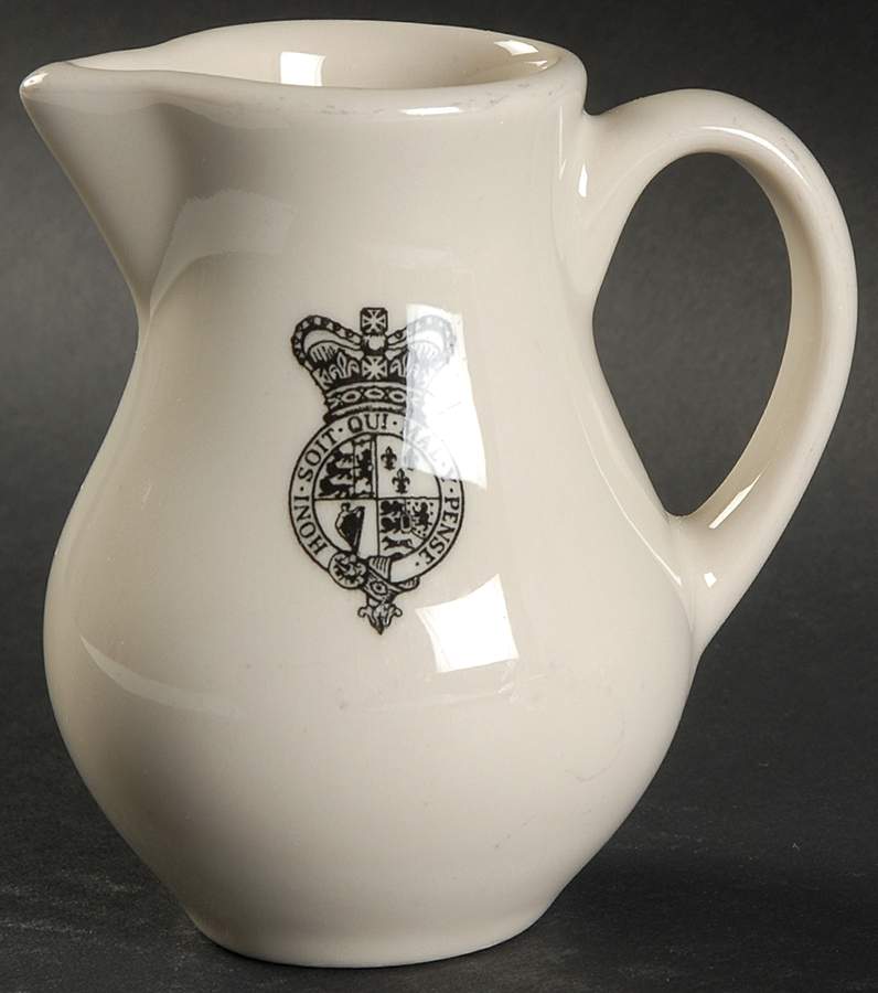 King's Arm Tavern-Williamsburg Creamer by Homer Laughlin -1