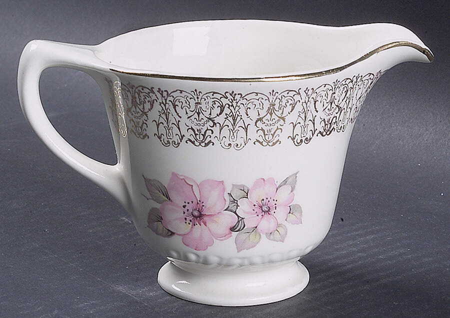 L621 Creamer by Homer Laughlin -1