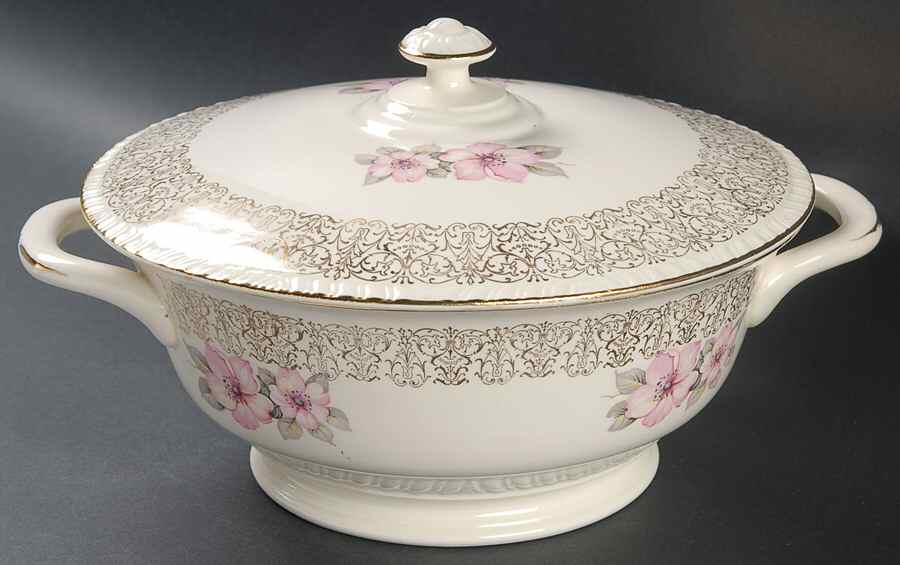 L621 Round Covered Vegetable by Homer Laughlin -1