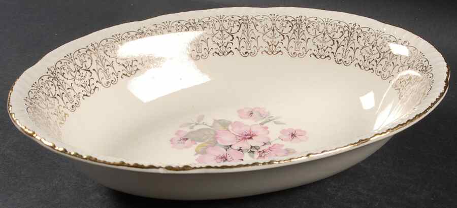 L621 9" Oval Vegetable Bowl by Homer Laughlin -1