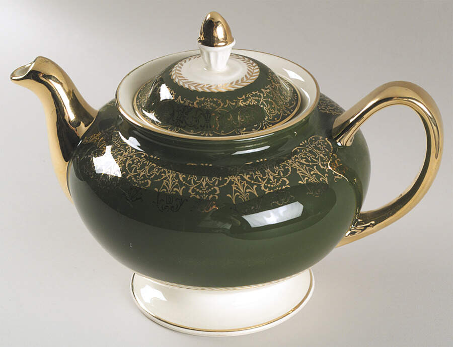 Lady Greenbriar Teapot & Lid by Homer Laughlin -1