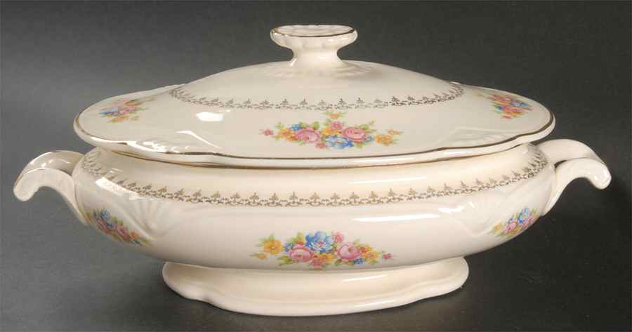 M203 Oval Covered Vegetable by Homer Laughlin -1