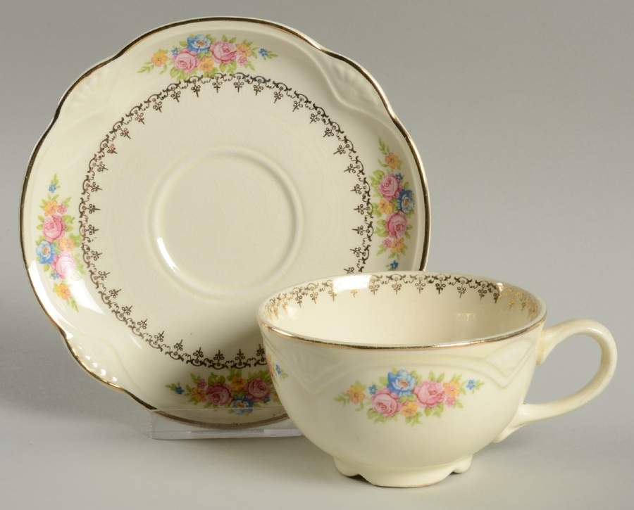 M203 Flat Cup & Saucer Set by Homer Laughlin -1