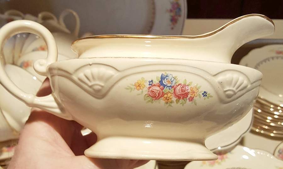 M203 Gravy Boat by Homer Laughlin -1