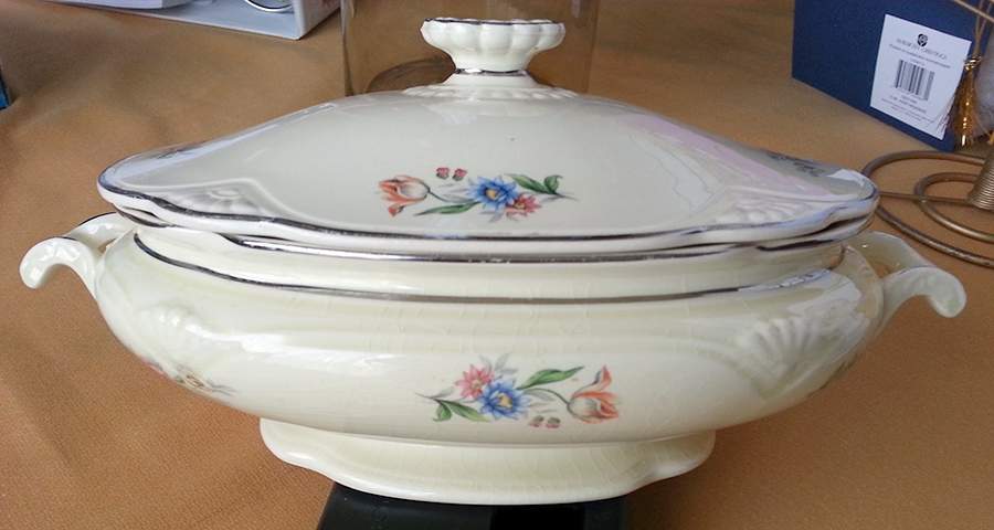 M212 (Marigold) Round Covered Vegetable by Homer Laughlin -1