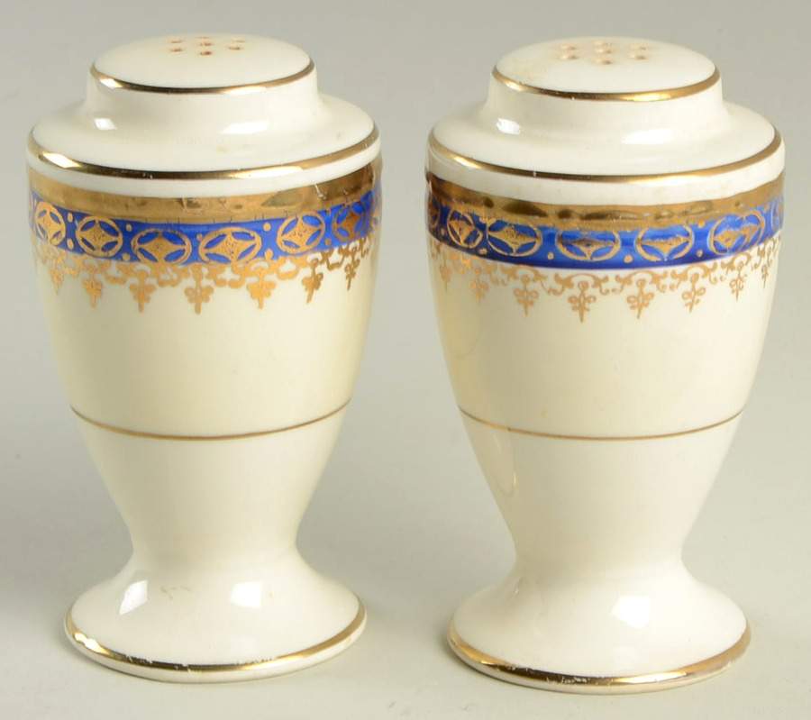 Monarch Salt & Pepper Set by Homer Laughlin -1