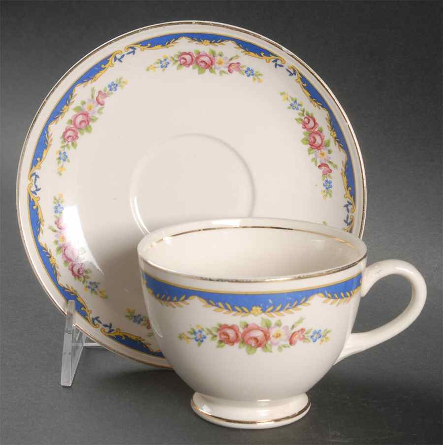N1402 Footed Cup & Saucer Set by Homer Laughlin -1