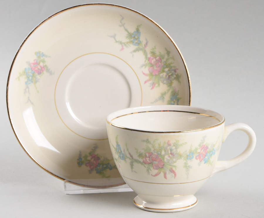 N1578 Footed Cup & Saucer Set by Homer Laughlin -1